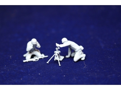 Us Wwii Mortar Crew (2 Figures And Mortar) - image 1