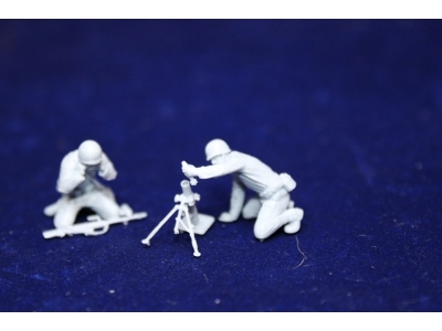 Us Wwii Mortar Crew (2 Figures And Mortar) - image 2