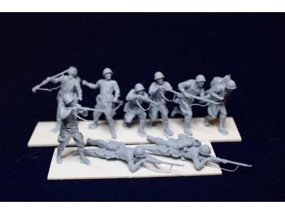 Soviet Wwii Infantry Attacking (9 Figures) - image 1