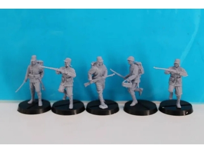 10 Japanese Infantry No. 4 In Attack - image 1