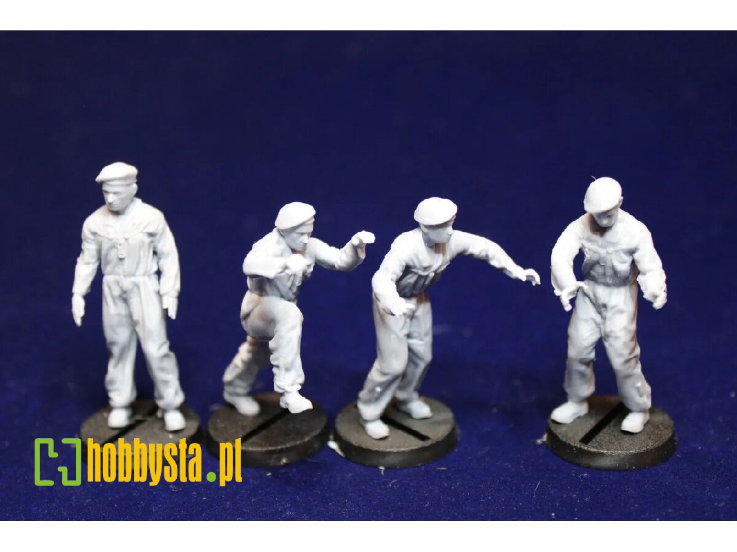 Early Bundeswehr 4 Figures Boarding A Tank M48 - image 1