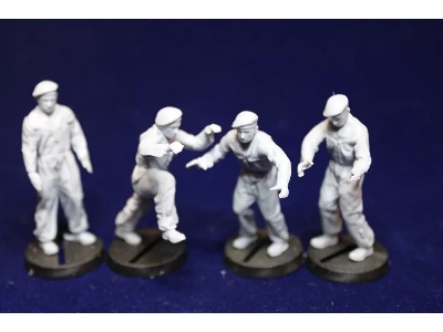 Early Bundeswehr 4 Figures Boarding A Tank M48 - image 2