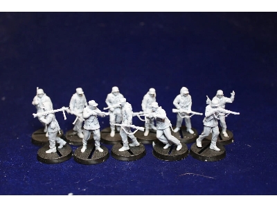11 German Soldiers Walking In Winter Equipment - image 1