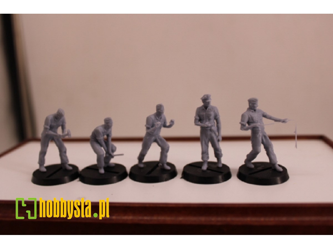 5 German Tank Mechanics - image 1