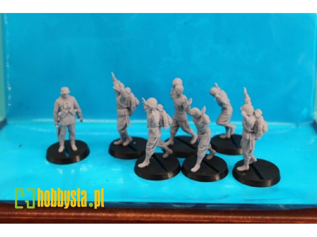 6 Russian Prisoners (Pow) No.2 And German Soldier - image 1