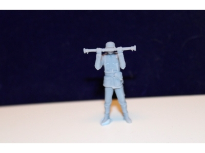 Luftwaffe Soldier With Range Finder 2 Cm Flak/ Quarter - image 1