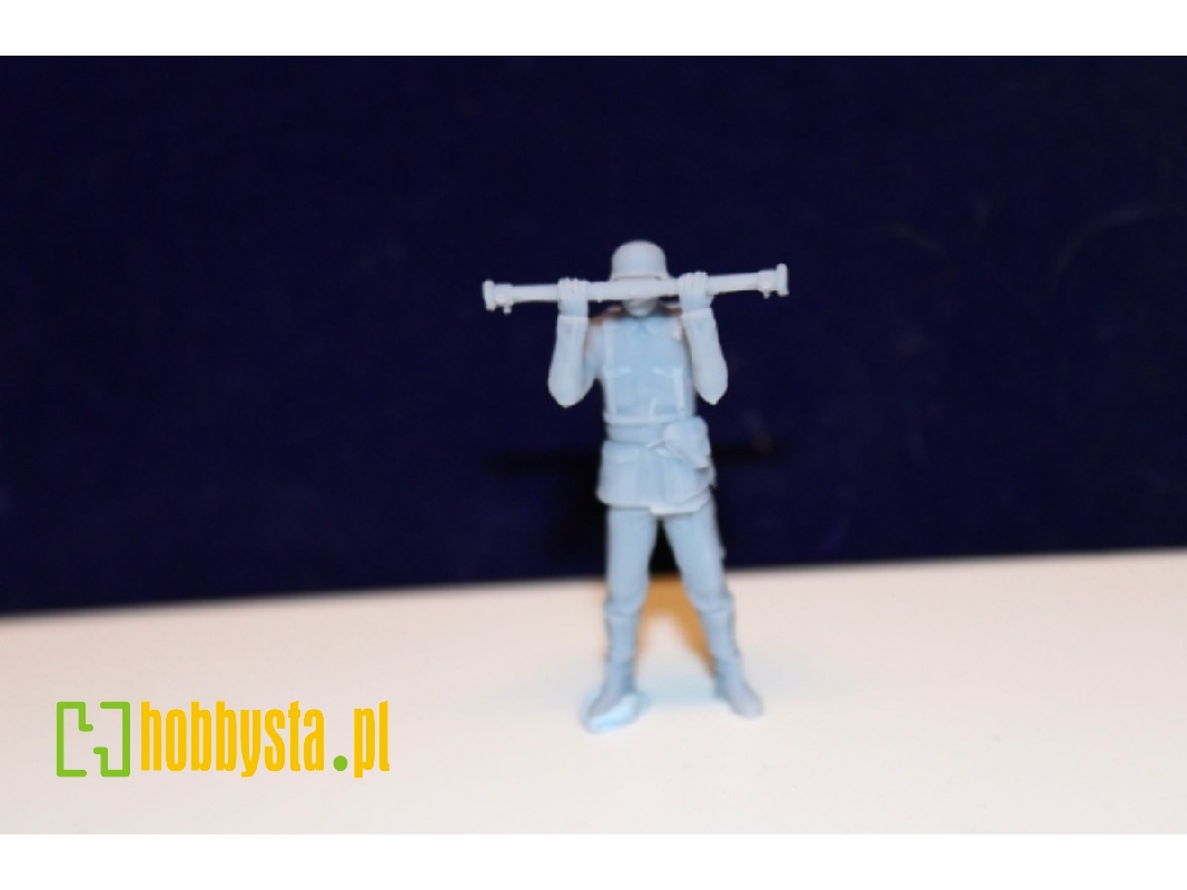 Luftwaffe Soldier With Range Finder 2 Cm Flak/ Quarter - image 1