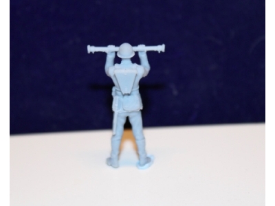Luftwaffe Soldier With Range Finder 2 Cm Flak/ Quarter - image 3