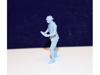 Luftwaffe Soldier With 2 Cm Magazine - image 3
