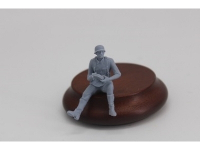 Luftwaffe Soldier Anti-aircraft Operator Of 2cm Flakvierling 38 Sitting Left At The Gun - image 1