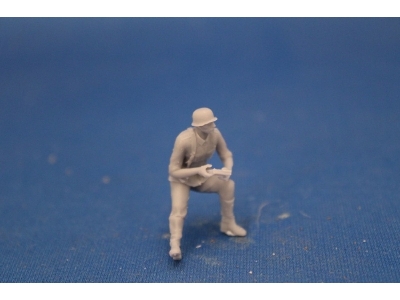 Luftwaffe Soldier Anti-aircraft Operator Of 2cm Flakvierling 38 Sitting Left At The Gun - image 3