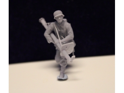 Wehrmacht Panzerjäger Running With Anti-tank Shock - image 1