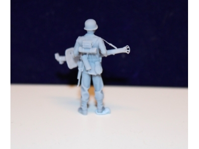 Wehrmacht Panzerjäger Standing Panzerschreck In Front Of The Chest - image 3