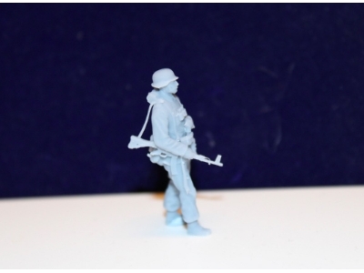 Waffen Ss Grenadier With Assault Rifle 44 - image 1