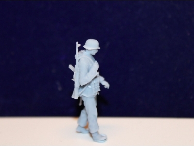 Waffen Ss Grenadier With Steel Helmet And Assault Rifle 44 - image 1