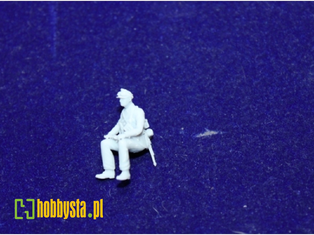 Sergeant Afrika Corps Seated With Mp40 On His Feet - image 1