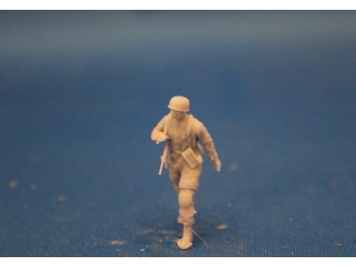 Paratrooper Crete Nco With Mp 40 - image 2