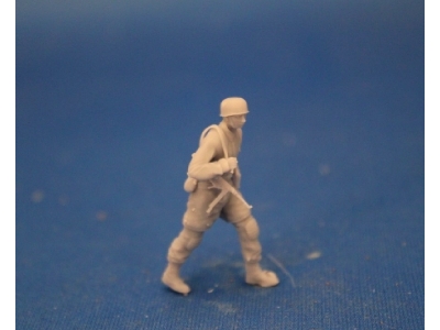 Paratrooper Crete Nco With Mp 40 - image 3