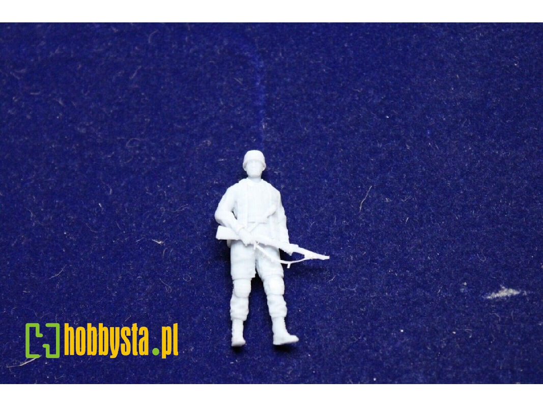 German Wwii Fallschirmjager With Dropcontainer (7 Figures) - image 1 German Wwii Fallschirmjager With Dropcontainer (7 Figures) - image 1
