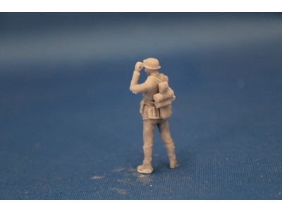 German Officer With Binocular For 7,5 Cm Pak 40 - image 2
