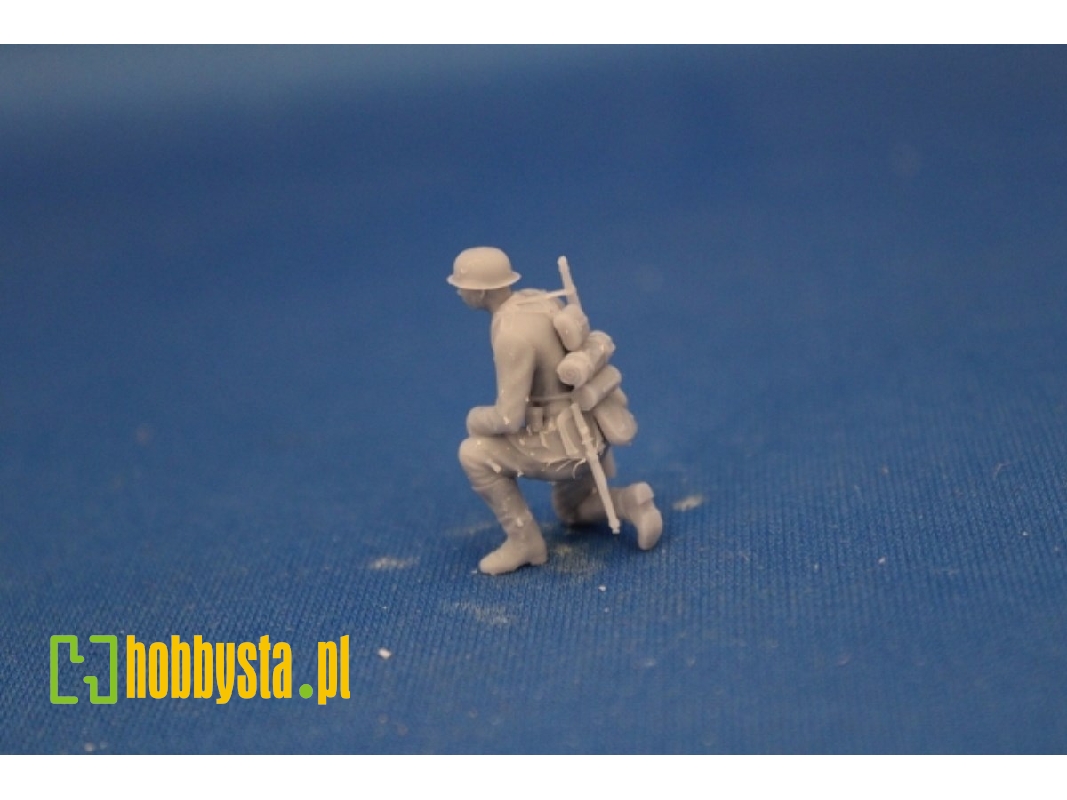 Crewmember For 8,8 Cm Pak 43 - Gunner No.2 Kneeing - image 1