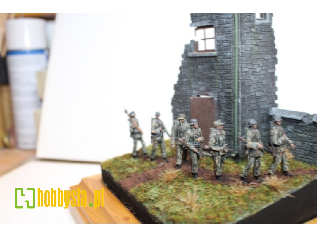 German Wwii Soldiers Of The Waffen Ss (7 Figures) - image 1