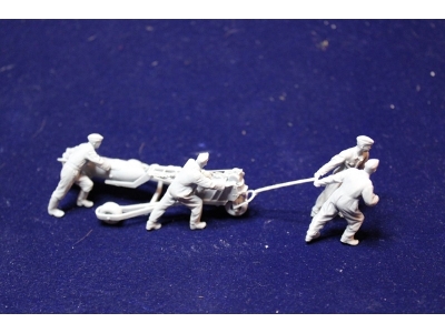 Luftwaffe Mechanics And Bomb Truck With 500kg Bomb (4 Figures) - image 1