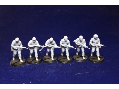 Early German Bundeswehr Panzergrenadiers Attacking (6 Figures) - image 1