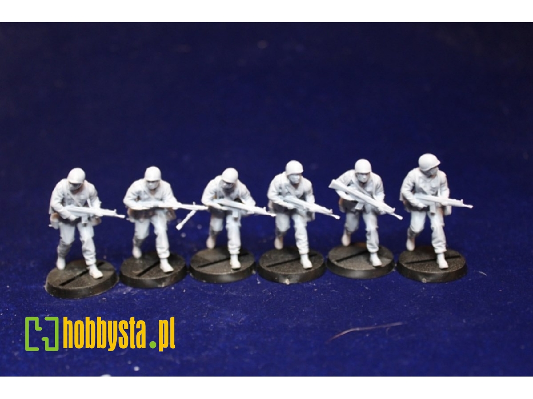 Early German Bundeswehr Panzergrenadiers Attacking (6 Figures) - image 1
