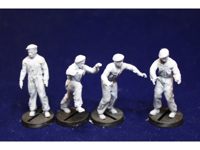 Early German Bundeswehr Tank Crew M48 Boarding (4 Figures) - image 1