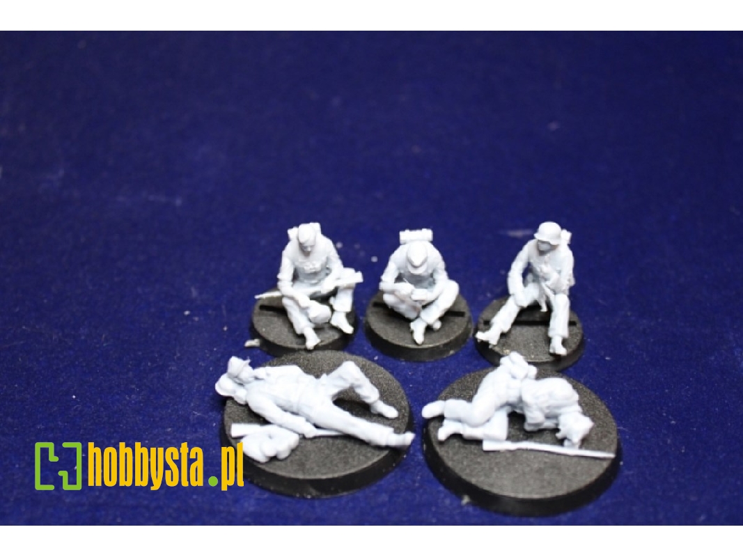 German Soldiers Resting (5 Figures) - image 1