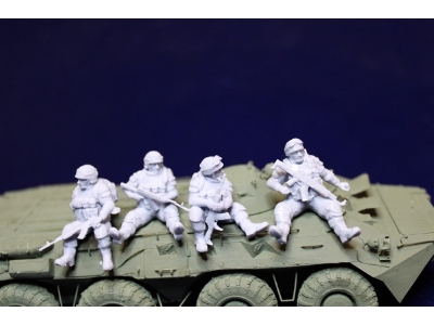 Ukrainian Soldiers Sitting On A Vehicle (4 Figures) - image 1