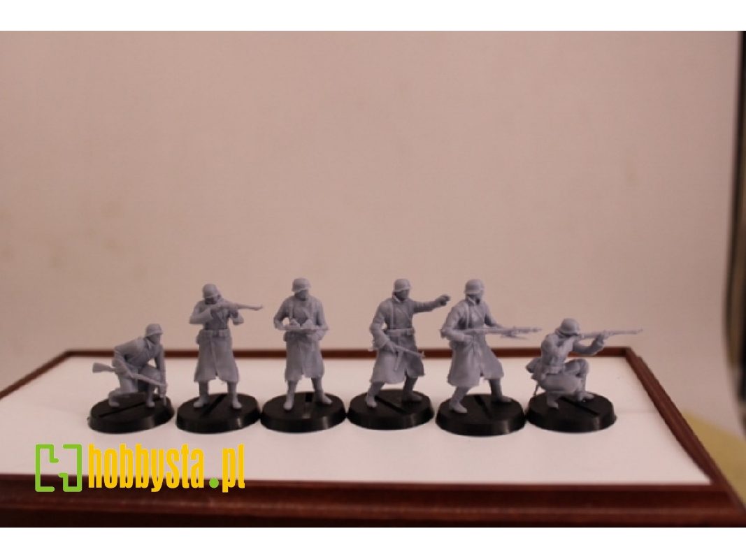 German Grenadiers In Greycoat Attacking (6 Figures) - image 1