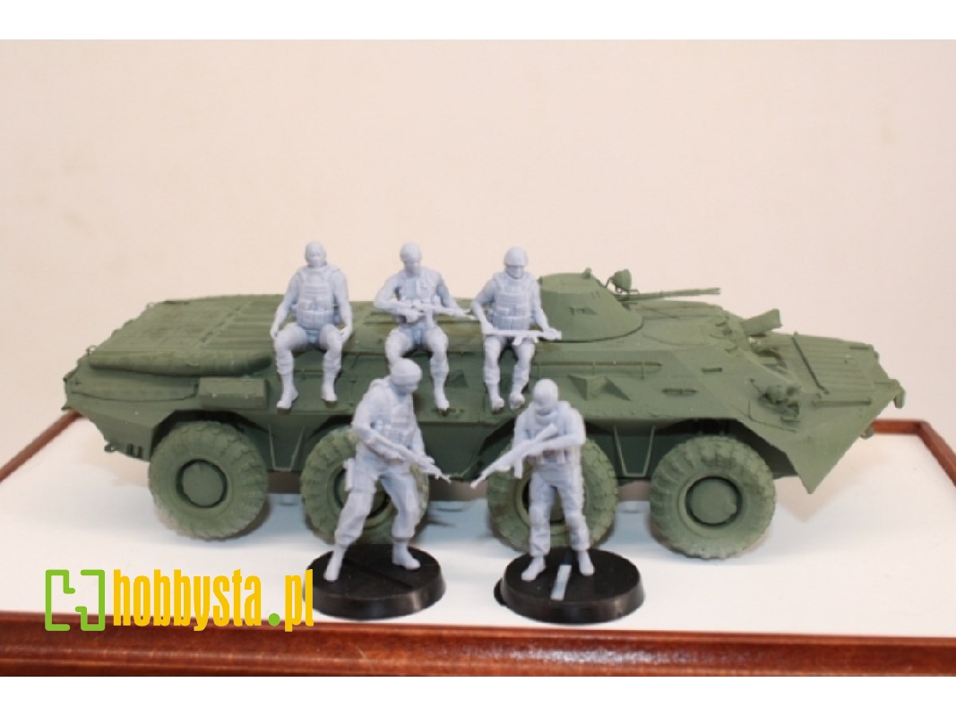 Ukrainian Soldiers Sitting And Standing On A Vehicle (5 Figures) - image 1