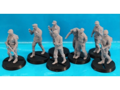 5 German Prisoners And 3 Us Soldiers As Guard - image 1