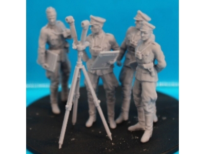 4 German Officers With Optical Sight - image 1