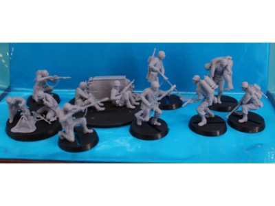12 Us Soldiers Attacking With Extras - image 1