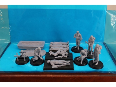 7 Us Soldiers At One Funeral And Accessories - image 1