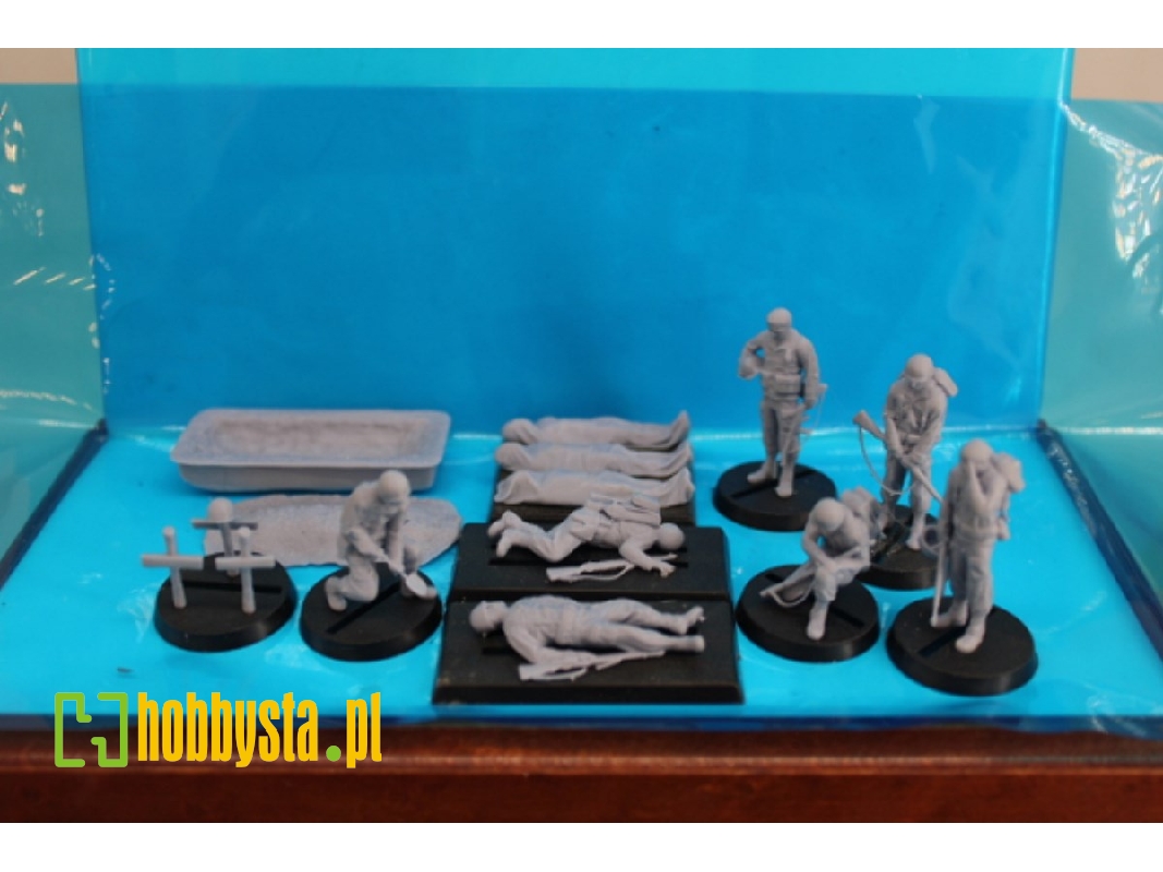 7 Us Soldiers At One Funeral And Accessories - image 1