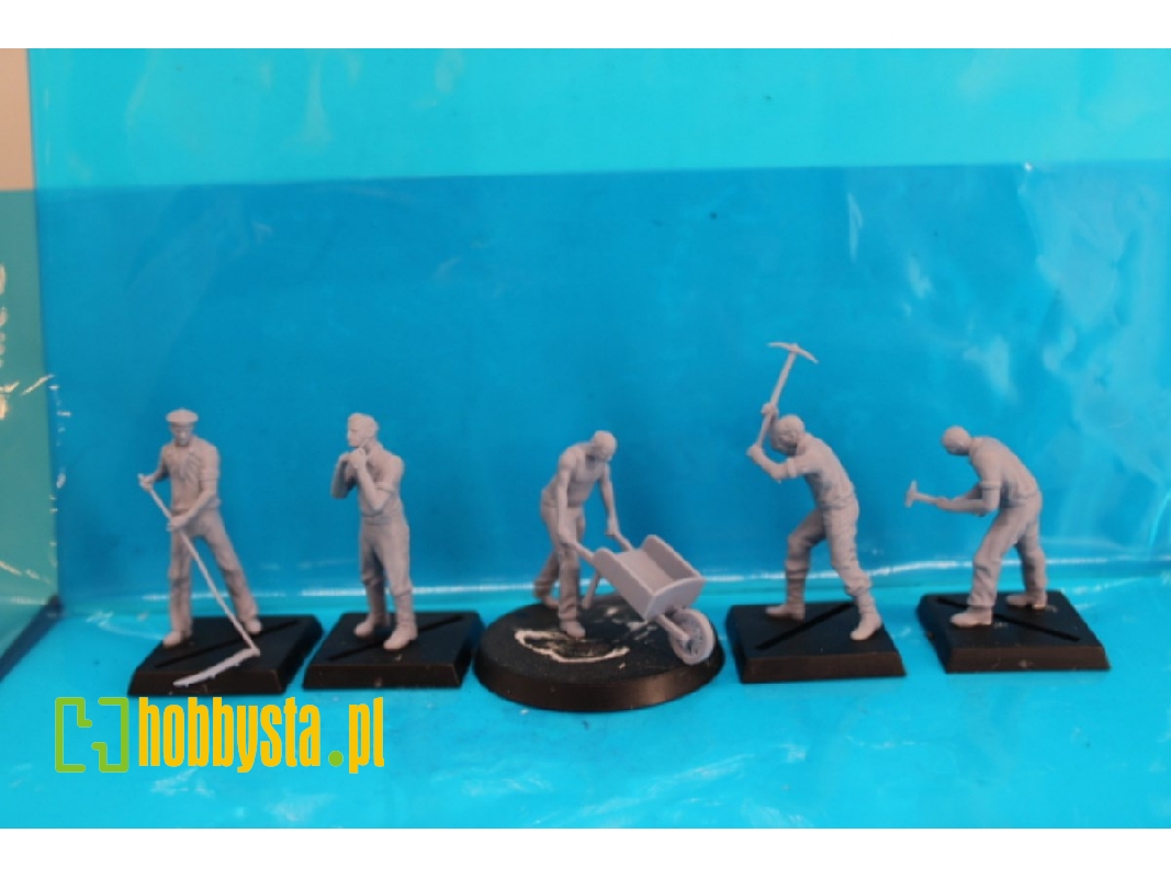 19 Workers And Accessories - image 1