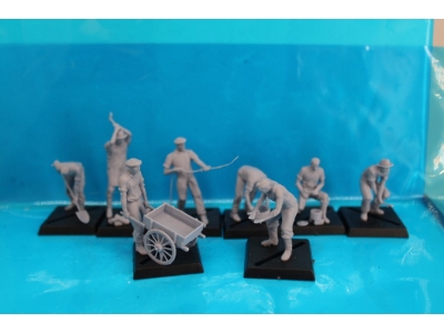 19 Workers And Accessories - image 3