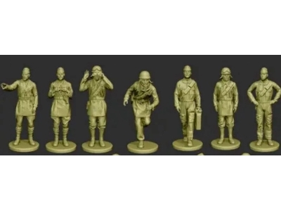 7 Italian Tank Crew Standing - image 1