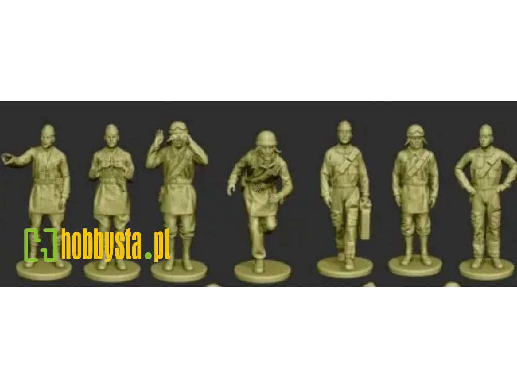 7 Italian Tank Crew Standing - image 1