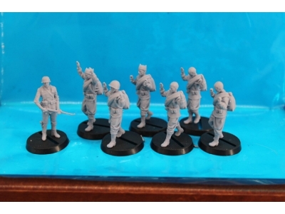 6 Russian Prisoners (Pow) No.1 And German Soldier - image 1