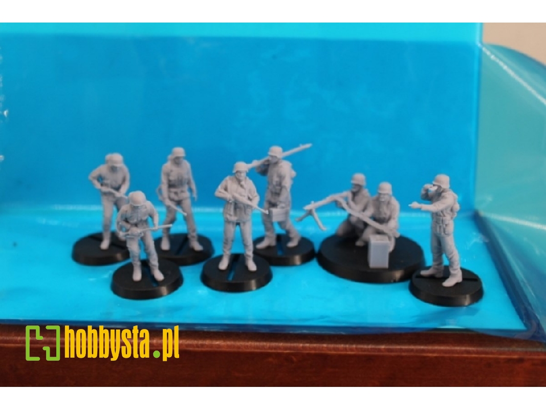 8 German Sturmpioniere (Russia 1941) - image 1