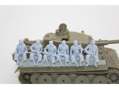 German Soldiers Sitting In Winter Coats (6 Figures) - image 1