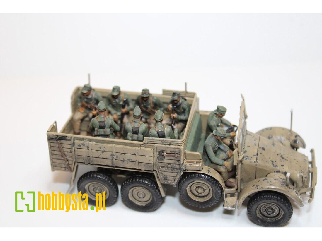 Dak Soldiers Sitting In The Vehicle (9 Figures) - image 1