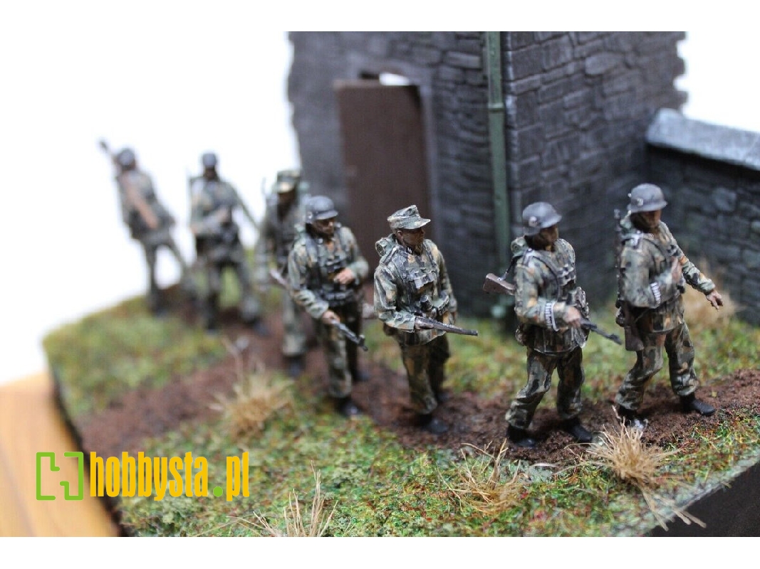 Soldiers Of The Waffen Ss (7 Figures) - image 1