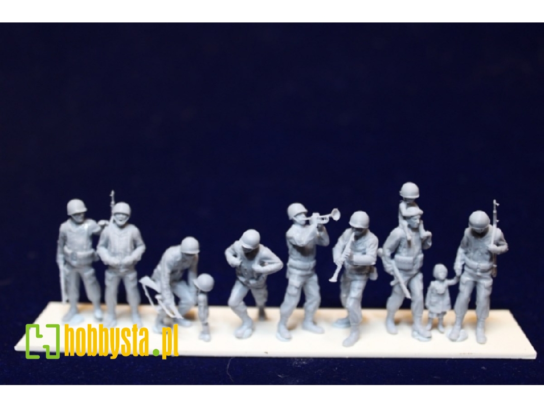 Us Soldiers Celebrating With Children (11 Figures) - image 1