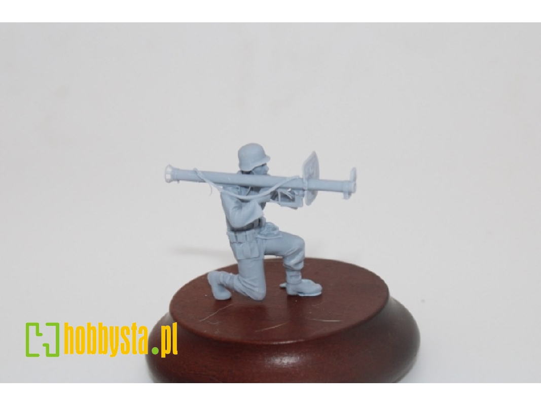 German Wwii Tank Hunter Shooting Panzerschreck - image 1